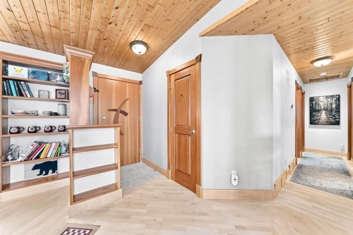 1009 15 Street, Canmore, AB - Indoor Photo Showing Other Room