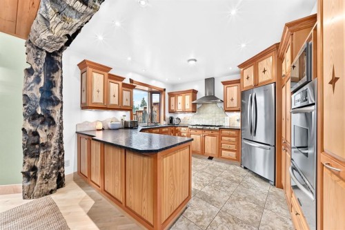1009 15 Street, Canmore, AB - Indoor Photo Showing Kitchen