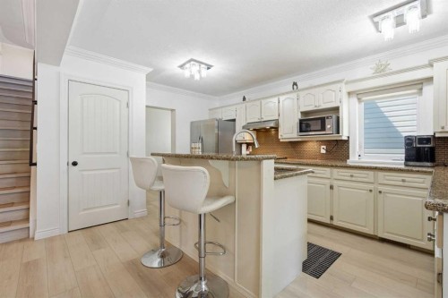 1835 29 Avenue Sw, Calgary, AB - Indoor Photo Showing Kitchen With Upgraded Kitchen