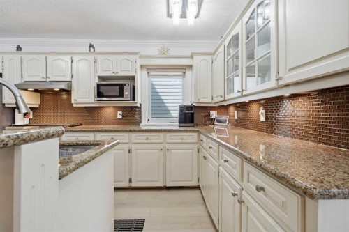 1835 29 Avenue Sw, Calgary, AB - Indoor Photo Showing Kitchen
