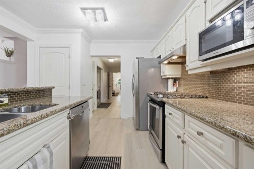 1835 29 Avenue Sw, Calgary, AB - Indoor Photo Showing Kitchen With Stainless Steel Kitchen With Double Sink With Upgraded Kitchen