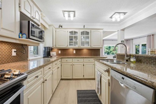 1835 29 Avenue Sw, Calgary, AB - Indoor Photo Showing Kitchen With Double Sink
