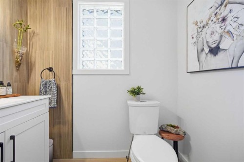 1835 29 Avenue Sw, Calgary, AB - Indoor Photo Showing Bathroom
