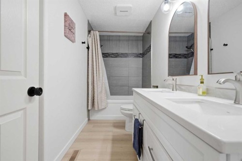 1835 29 Avenue Sw, Calgary, AB - Indoor Photo Showing Bathroom