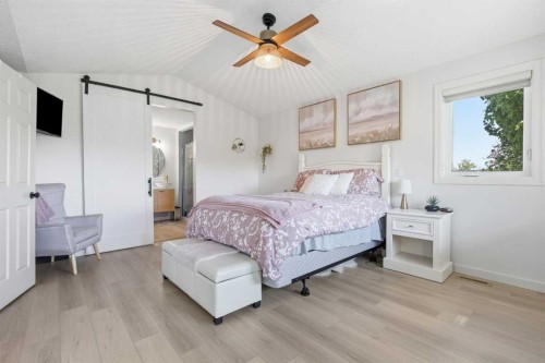 1835 29 Avenue Sw, Calgary, AB - Indoor Photo Showing Bedroom