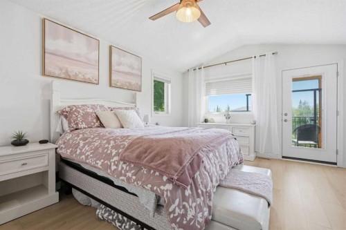 1835 29 Avenue Sw, Calgary, AB - Indoor Photo Showing Bedroom