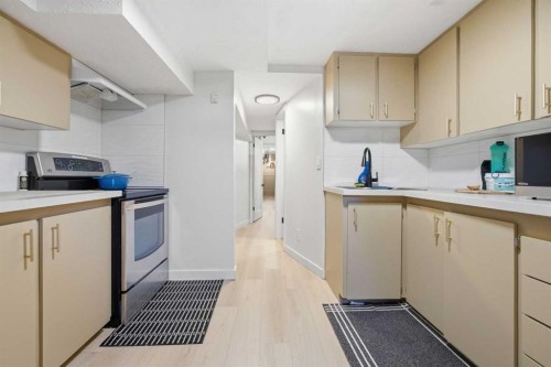 1835 29 Avenue Sw, Calgary, AB - Indoor Photo Showing Kitchen