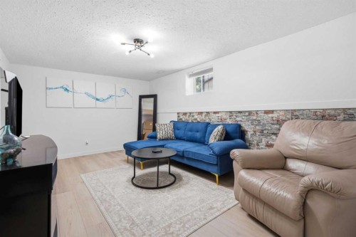 1835 29 Avenue Sw, Calgary, AB - Indoor Photo Showing Living Room