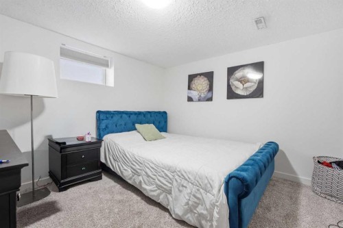1835 29 Avenue Sw, Calgary, AB - Indoor Photo Showing Bedroom