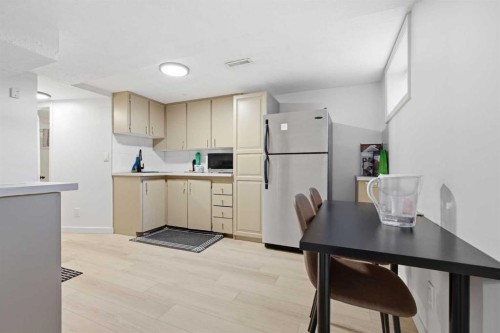 1835 29 Avenue Sw, Calgary, AB - Indoor Photo Showing Other Room