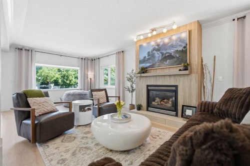 1835 29 Avenue Sw, Calgary, AB - Indoor Photo Showing Living Room With Fireplace