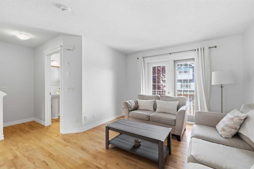 277 Inglewood Grove Se, Calgary, AB - Indoor Photo Showing Living Room