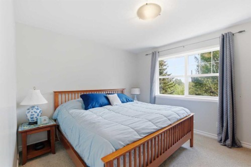 277 Inglewood Grove Se, Calgary, AB - Indoor Photo Showing Bedroom
