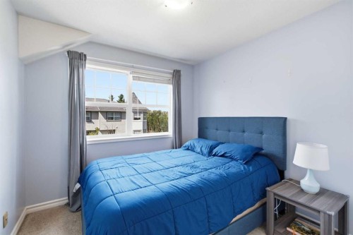 277 Inglewood Grove Se, Calgary, AB - Indoor Photo Showing Bedroom