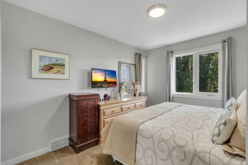 112 Hidden Vale Place Nw, Calgary, AB - Indoor Photo Showing Bedroom