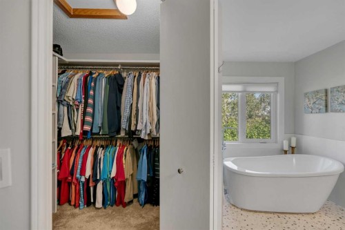 112 Hidden Vale Place Nw, Calgary, AB - Indoor Photo Showing Bathroom