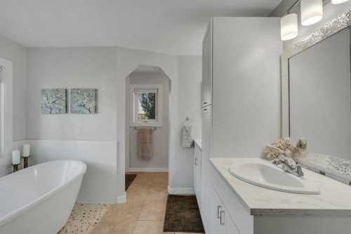 112 Hidden Vale Place Nw, Calgary, AB - Indoor Photo Showing Bathroom