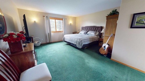38323 Range Road 282, Rural Red Deer County, AB - Indoor Photo Showing Bedroom