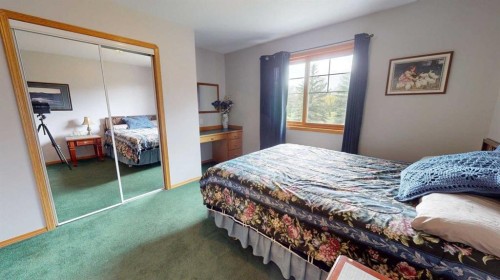 38323 Range Road 282, Rural Red Deer County, AB - Indoor Photo Showing Bedroom