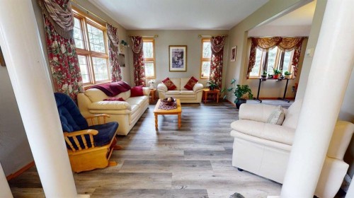 38323 Range Road 282, Rural Red Deer County, AB - Indoor Photo Showing Living Room