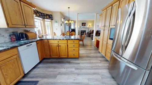 38323 Range Road 282, Rural Red Deer County, AB - Indoor Photo Showing Kitchen