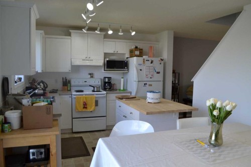 102 Citadel Mesa Close, Calgary, AB - Indoor Photo Showing Kitchen