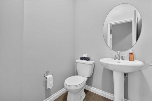 51 Evansborough Road Nw, Calgary, AB - Indoor Photo Showing Bathroom
