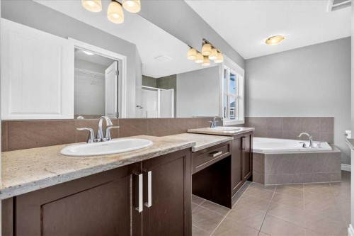 51 Evansborough Road Nw, Calgary, AB - Indoor Photo Showing Bathroom