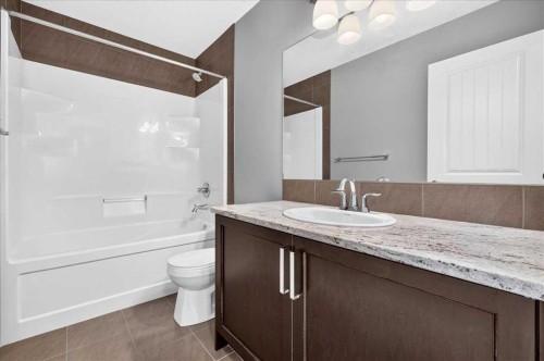 51 Evansborough Road Nw, Calgary, AB - Indoor Photo Showing Bathroom