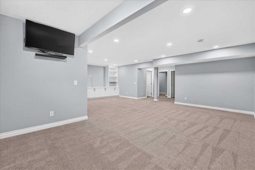 51 Evansborough Road Nw, Calgary, AB - Indoor Photo Showing Other Room