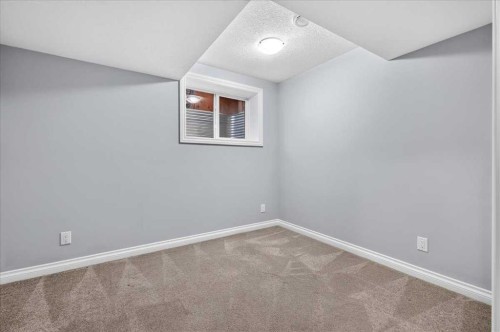 51 Evansborough Road Nw, Calgary, AB - Indoor Photo Showing Other Room