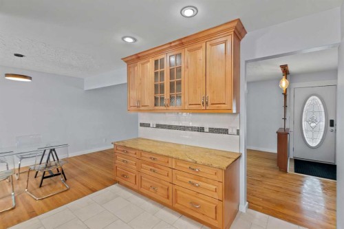 6407 Lombardy Crescent Sw, Calgary, AB - Indoor
