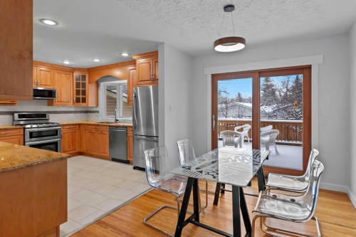 6407 Lombardy Crescent Sw, Calgary, AB - Indoor