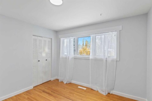 6407 Lombardy Crescent Sw, Calgary, AB - Indoor Photo Showing Other Room