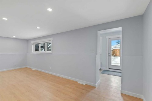 6407 Lombardy Crescent Sw, Calgary, AB - Indoor Photo Showing Other Room