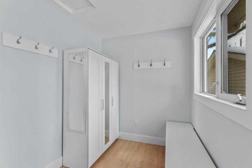 6407 Lombardy Crescent Sw, Calgary, AB - Indoor Photo Showing Other Room