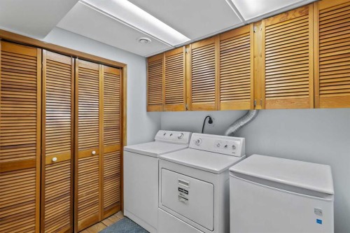 6407 Lombardy Crescent Sw, Calgary, AB - Indoor Photo Showing Laundry Room