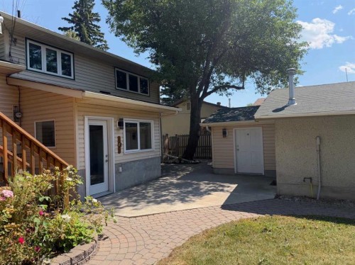 6407 Lombardy Crescent Sw, Calgary, AB - Outdoor With Exterior