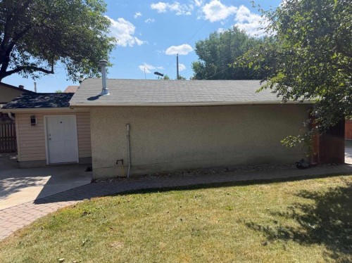 6407 Lombardy Crescent Sw, Calgary, AB - Outdoor