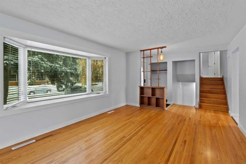 6407 Lombardy Crescent Sw, Calgary, AB - Indoor