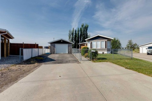186 Meadowlark Lane  Carstairs, AB T0M 0N0