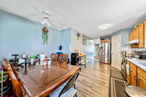 318 Applewood Drive Se, Calgary, AB - Indoor