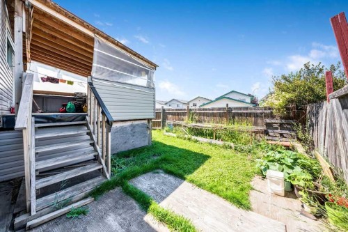 318 Applewood Drive Se, Calgary, AB - Outdoor