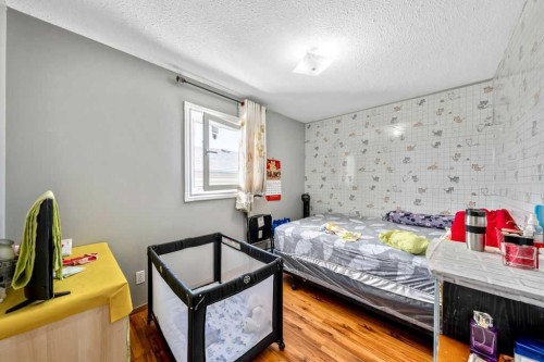 318 Applewood Drive Se, Calgary, AB - Indoor Photo Showing Bedroom