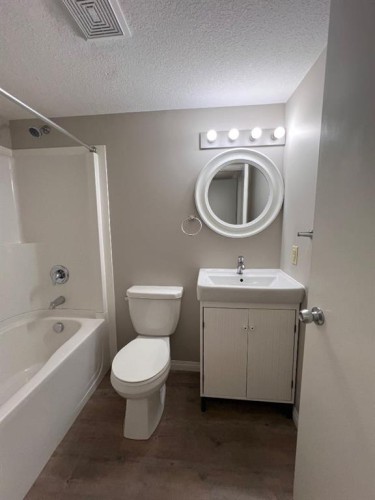 0-115 8 Avenue Sw, High River, AB - Indoor Photo Showing Bathroom