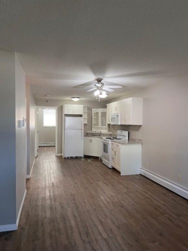0-115 8 Avenue Sw, High River, AB - Indoor Photo Showing Kitchen