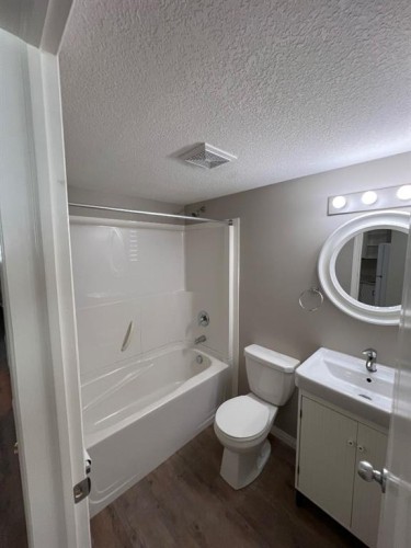 0-115 8 Avenue Sw, High River, AB - Indoor Photo Showing Bathroom