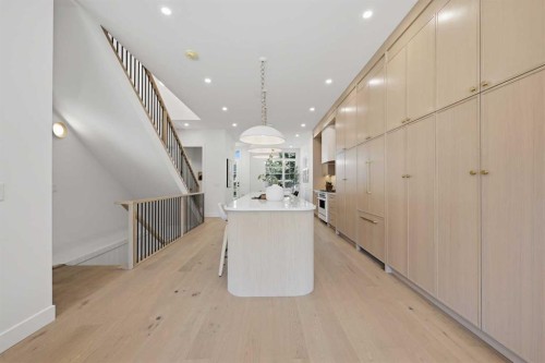 409 28 Avenue Nw, Calgary, AB - Indoor Photo Showing Other Room
