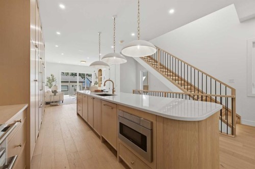 409 28 Avenue Nw, Calgary, AB - Indoor Photo Showing Kitchen With Upgraded Kitchen