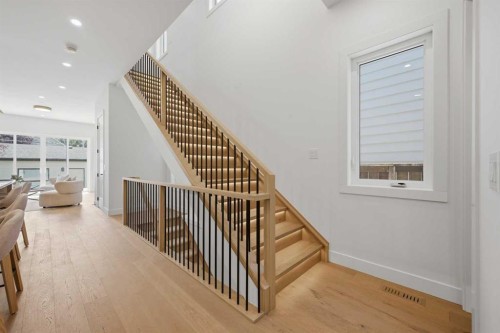 409 28 Avenue Nw, Calgary, AB - Indoor Photo Showing Other Room